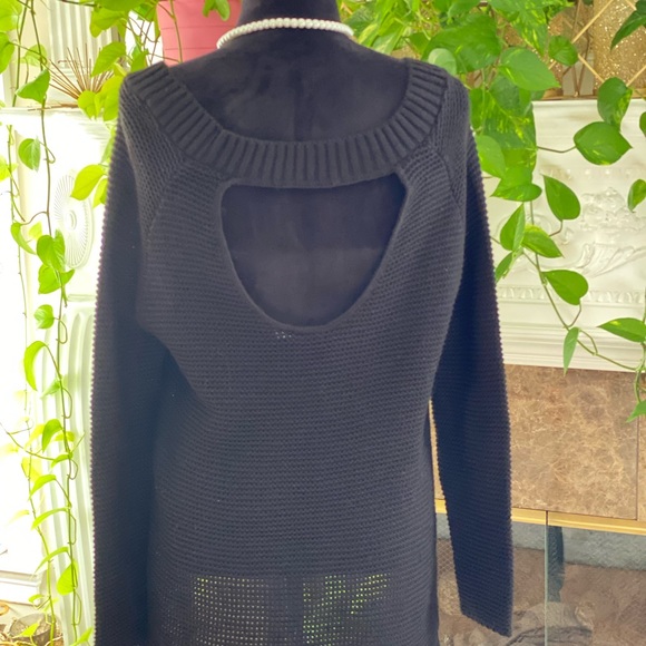 Off shoulder open back sweater - Picture 2 of 3